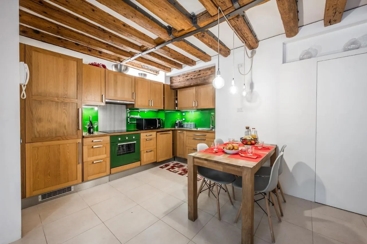 Accessible Groundfloor Near Station - Ca Rezzonico Apartment Venice
