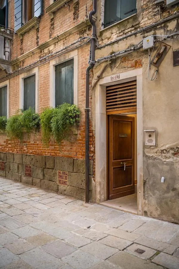 Accessible Groundfloor Near Station - Ca Rezzonico Apartment Venice