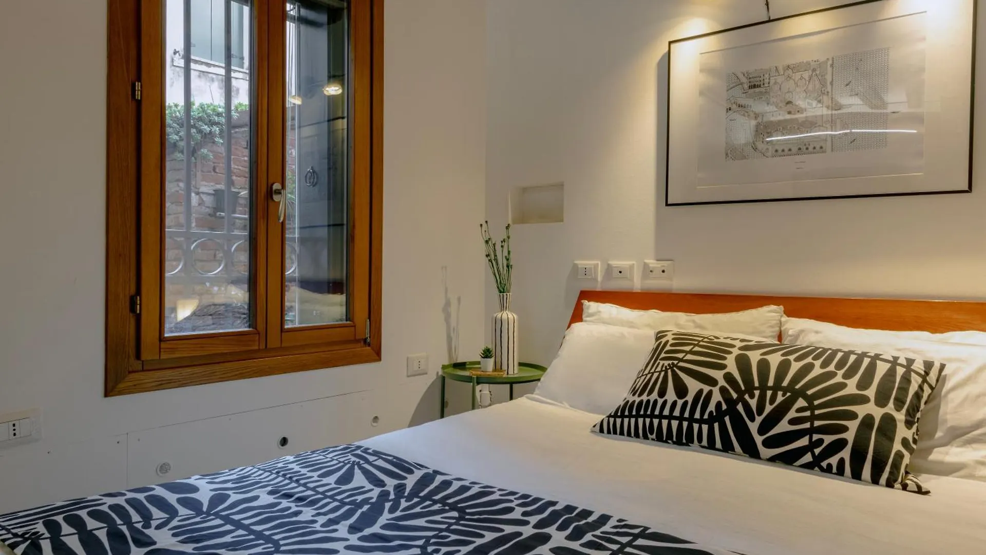 Accessible Groundfloor Near Station - Ca Rezzonico Apartment Venice 0*,